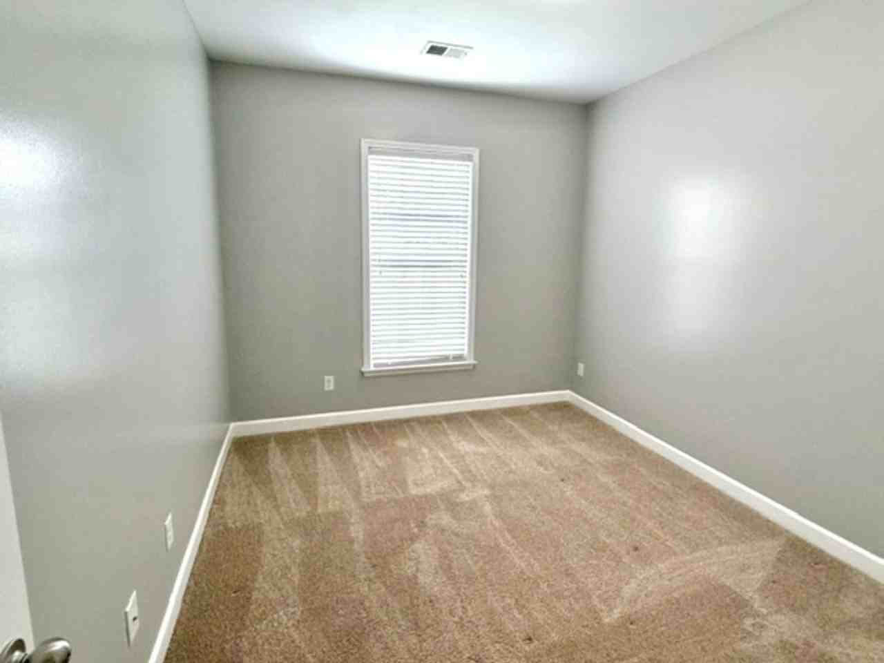 8618 Ainsley Cv - Photo 7 of 12