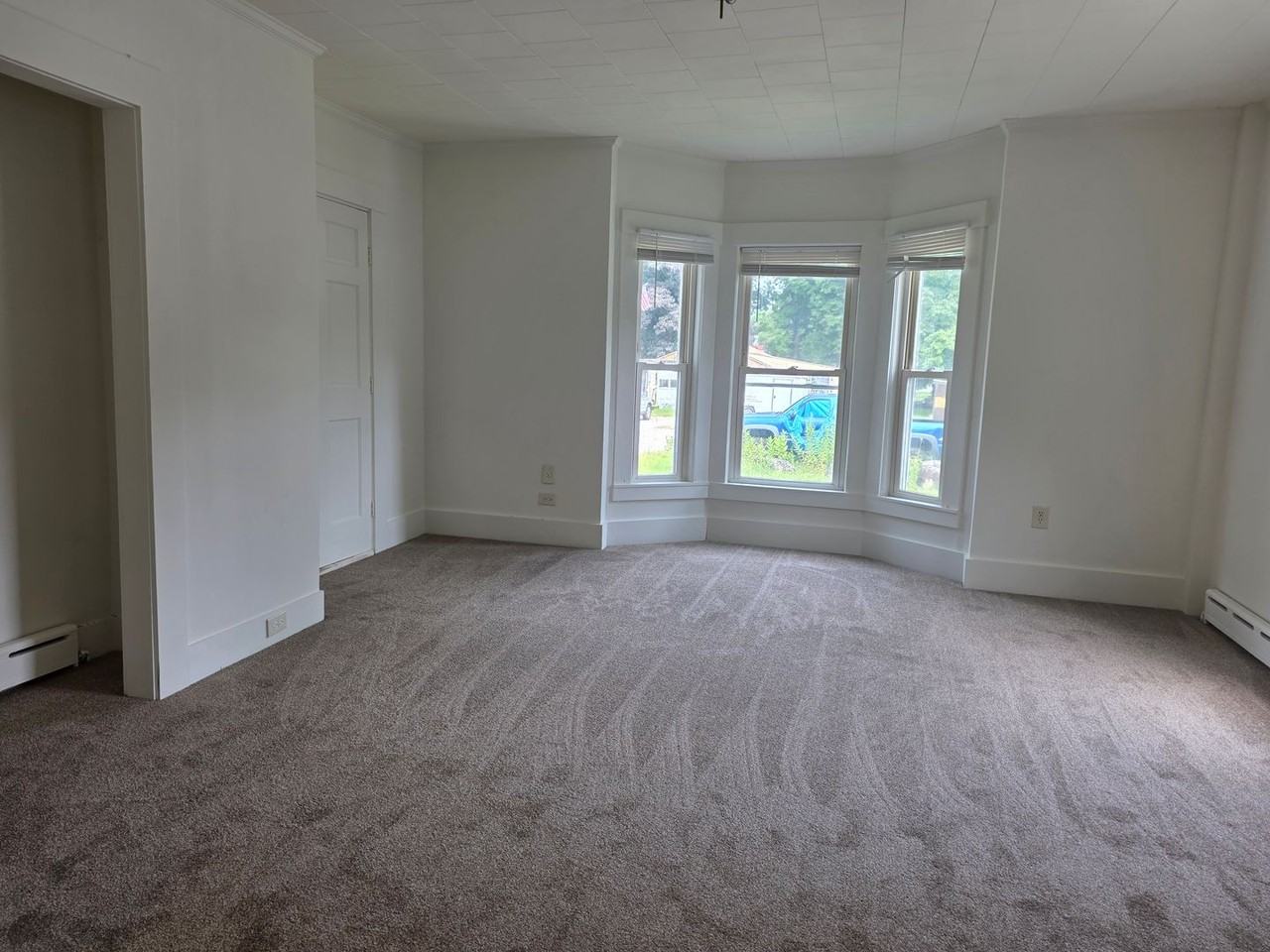 23 Pleasant St - Photo 3 of 8