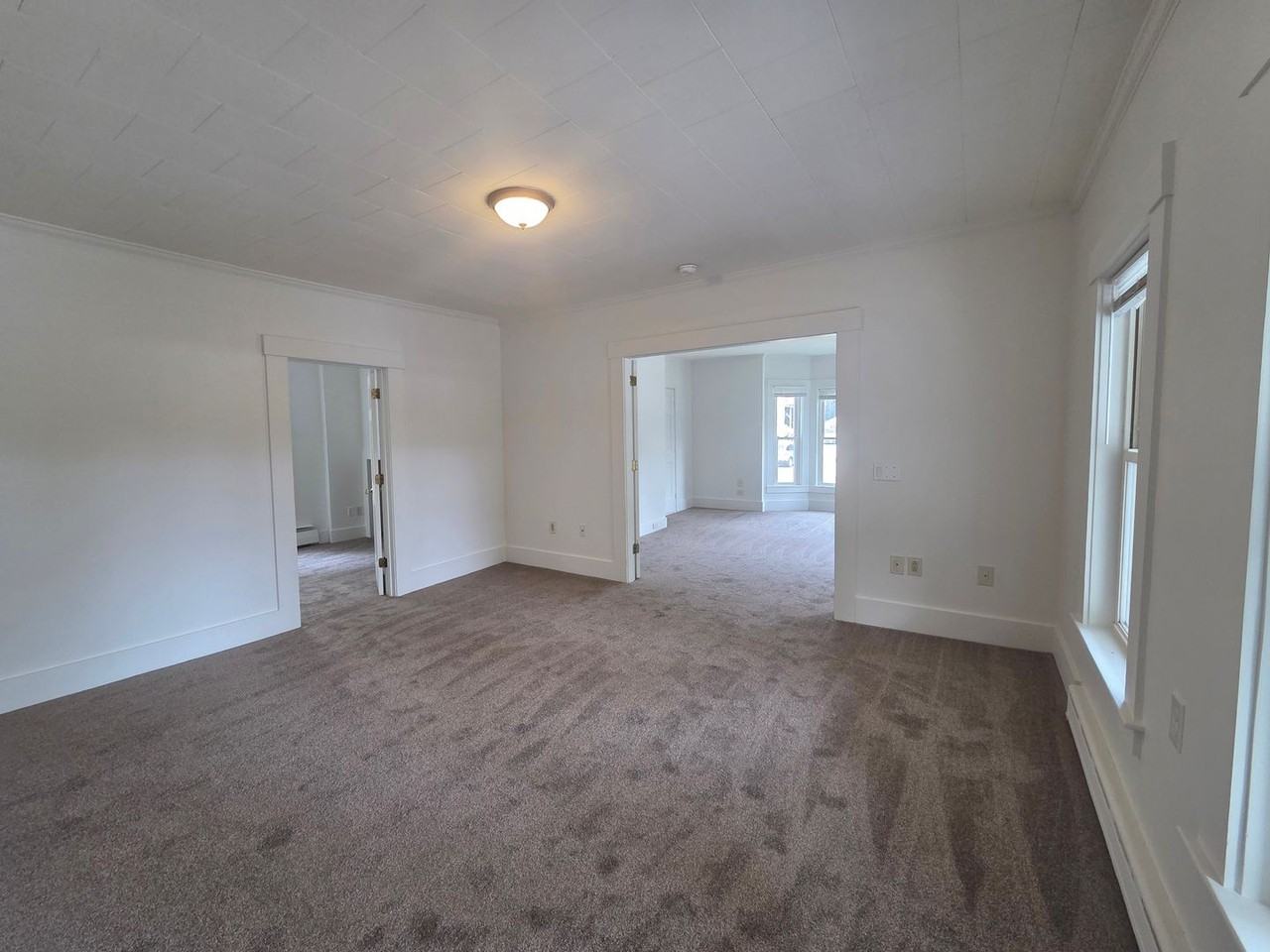 23 Pleasant St - Photo 4 of 8