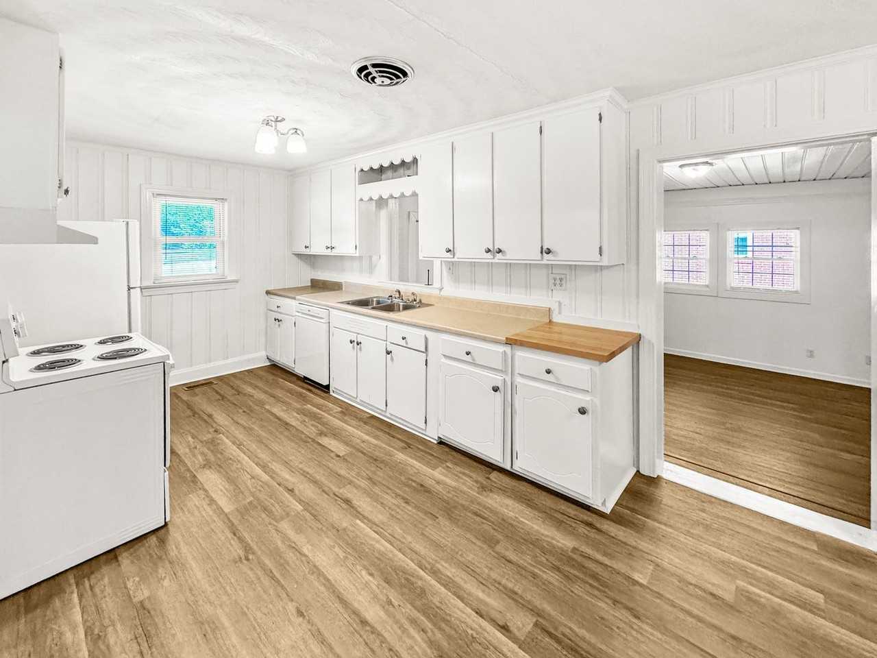 1513 Bethlehem Rd - Photo 7 of 33