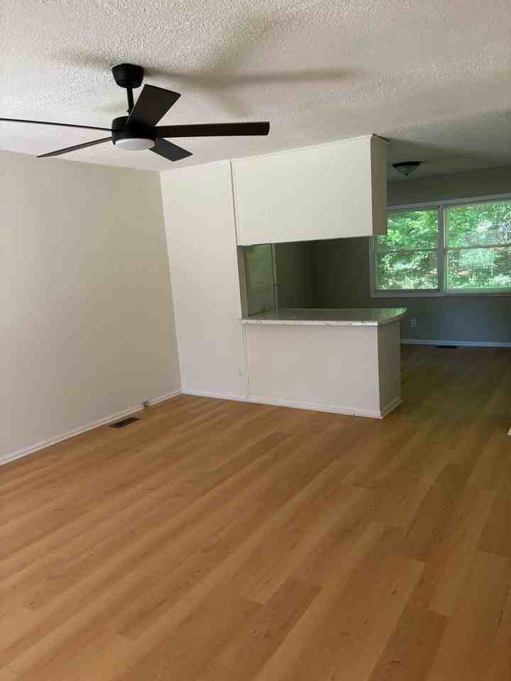 217 Herbert St - Photo 3 of 9