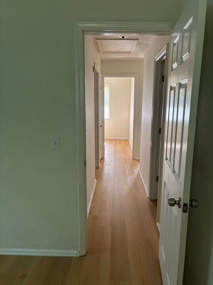 217 Herbert St - Photo 5 of 9