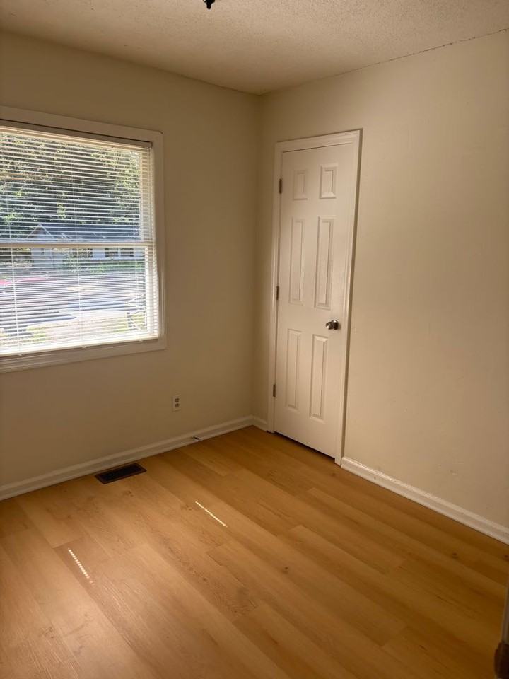 217 Herbert St - Photo 6 of 9
