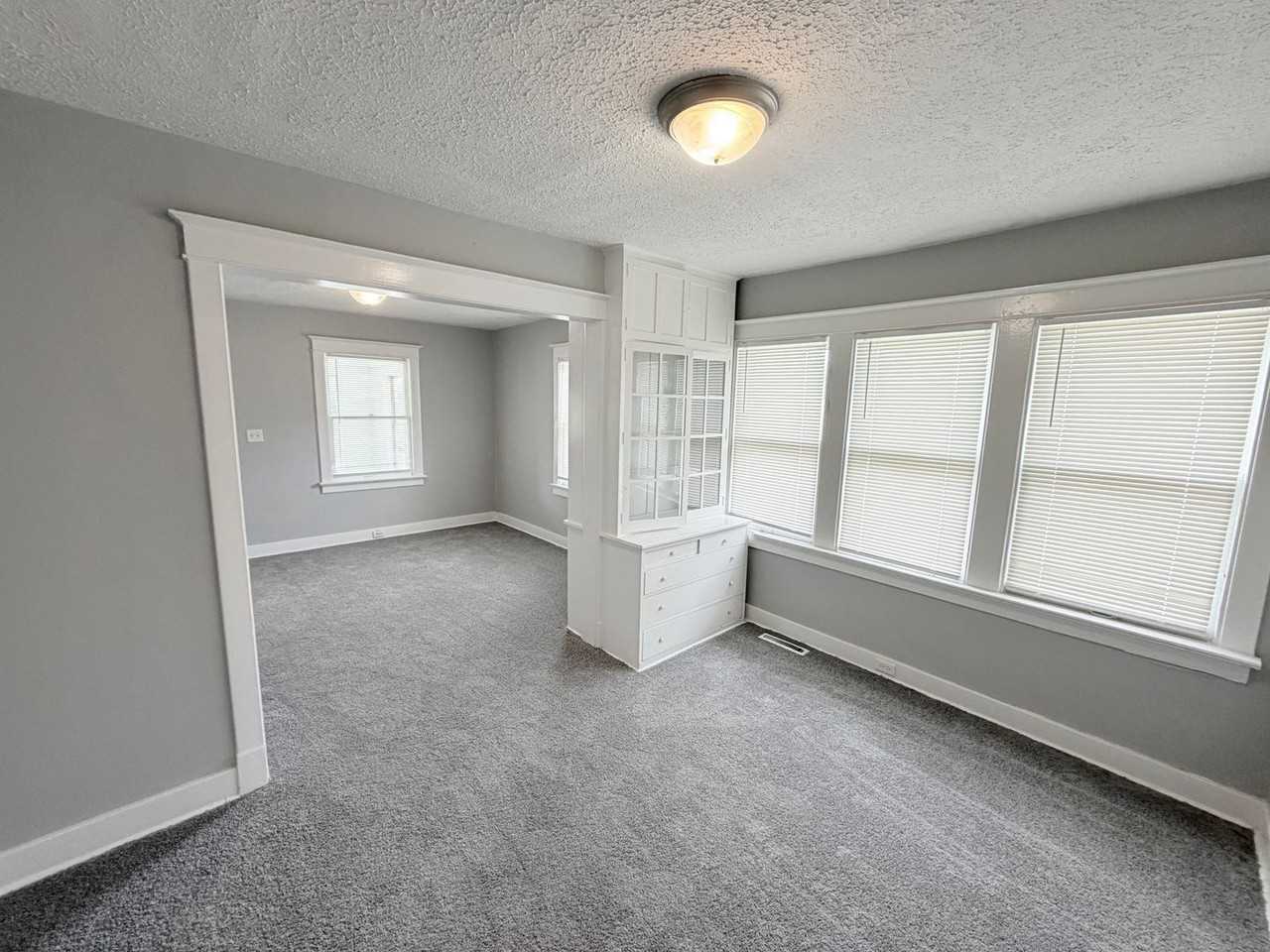 1317 N Spring St - Photo 4 of 10