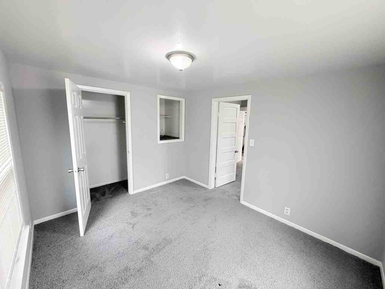 1317 N Spring St - Photo 5 of 10