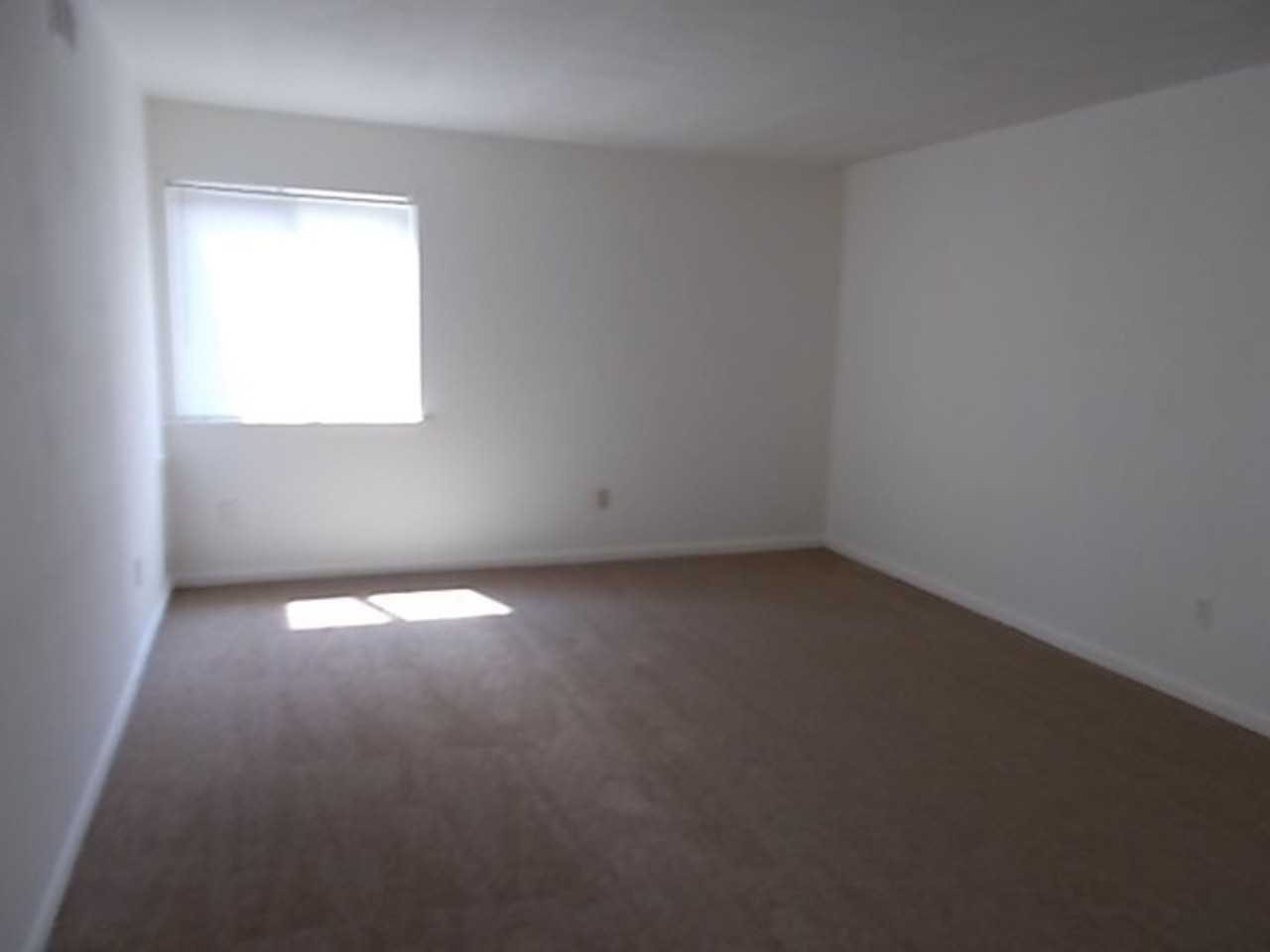 320 E Mercury Blvd #11 - Photo 2 of 11