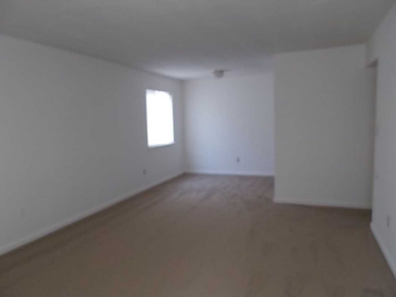 320 E Mercury Blvd #11 - Photo 3 of 11