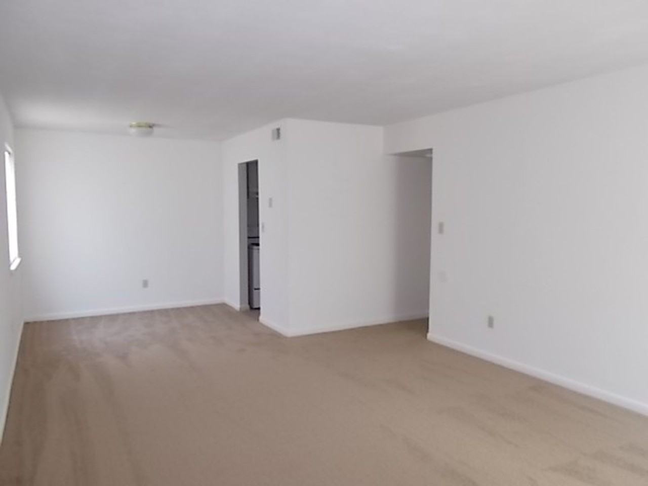 320 E Mercury Blvd #11 - Photo 4 of 11