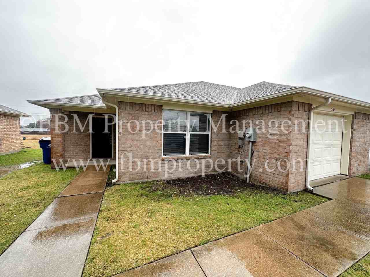 1510 Drexel Dr - Photo 2 of 16