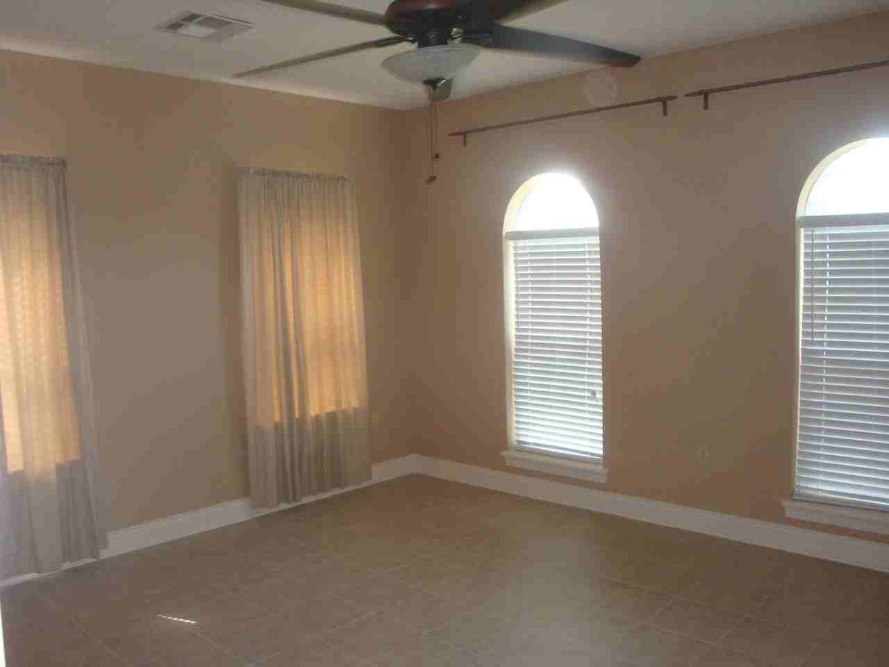 170 Zoe Dr - Photo 6 of 10