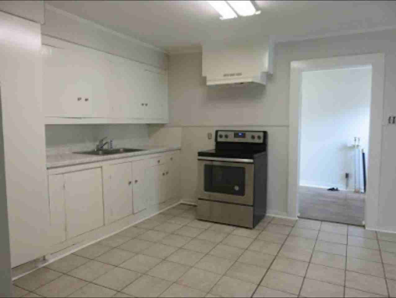 223 Sampson St - Photo 2 of 11