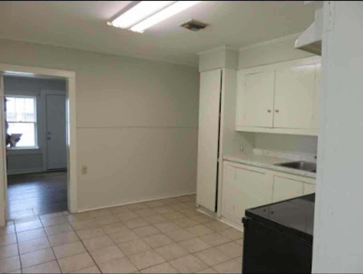 223 Sampson St - Photo 3 of 11