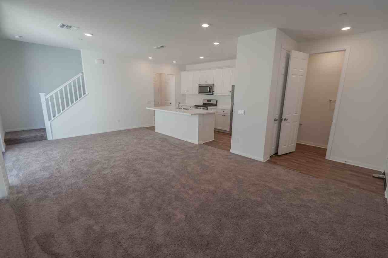 27025 Trail View Ln - Photo 3 of 39