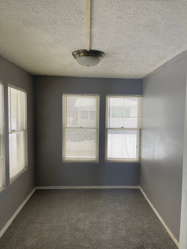 1345 Kellogg Ave - Photo 4 of 27