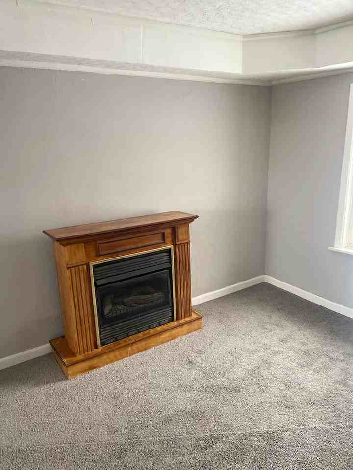 1345 Kellogg Ave - Photo 7 of 27