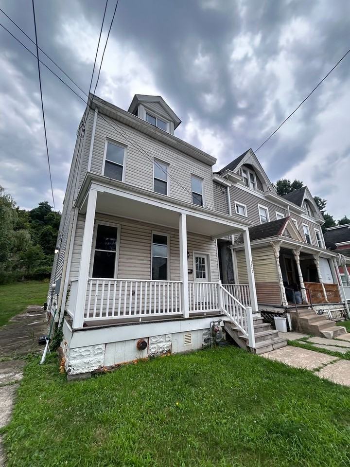 2240 Wilson Ave - Photo 2 of 24