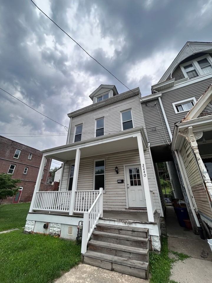 2240 Wilson Ave - Photo 3 of 24
