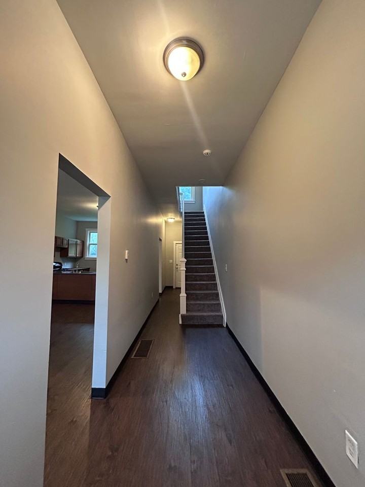 2240 Wilson Ave - Photo 4 of 24