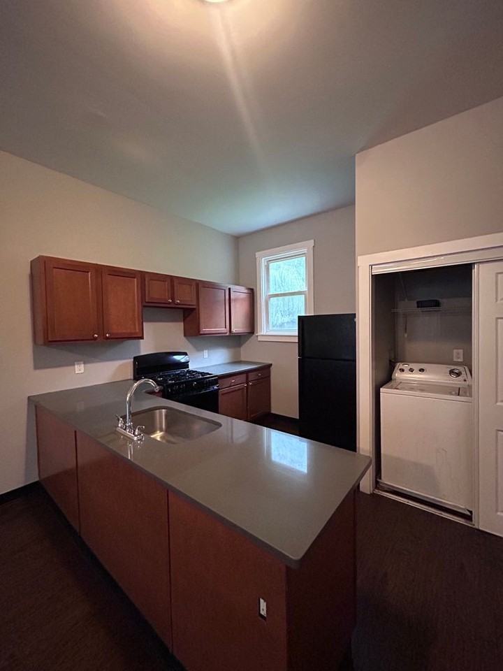 2240 Wilson Ave - Photo 5 of 24