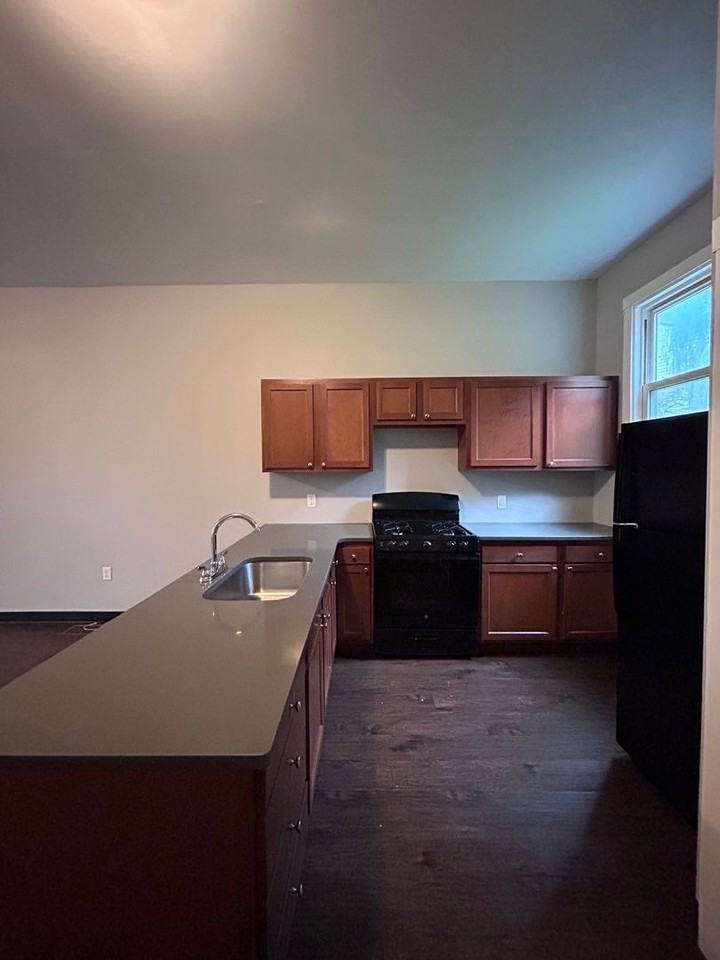 2240 Wilson Ave - Photo 6 of 24