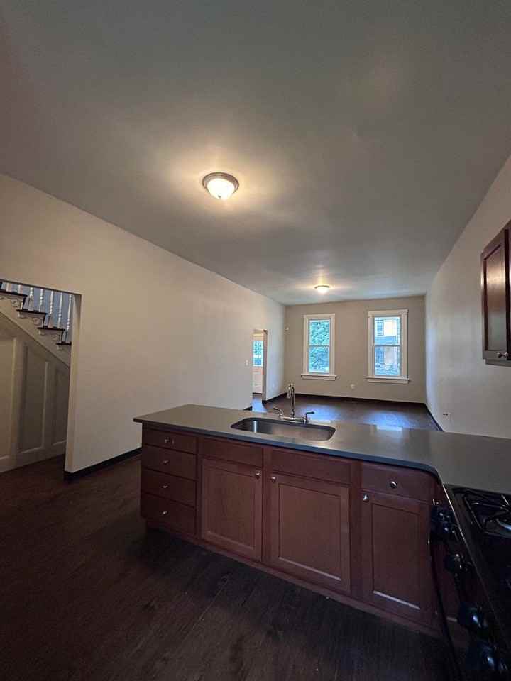 2240 Wilson Ave - Photo 7 of 24