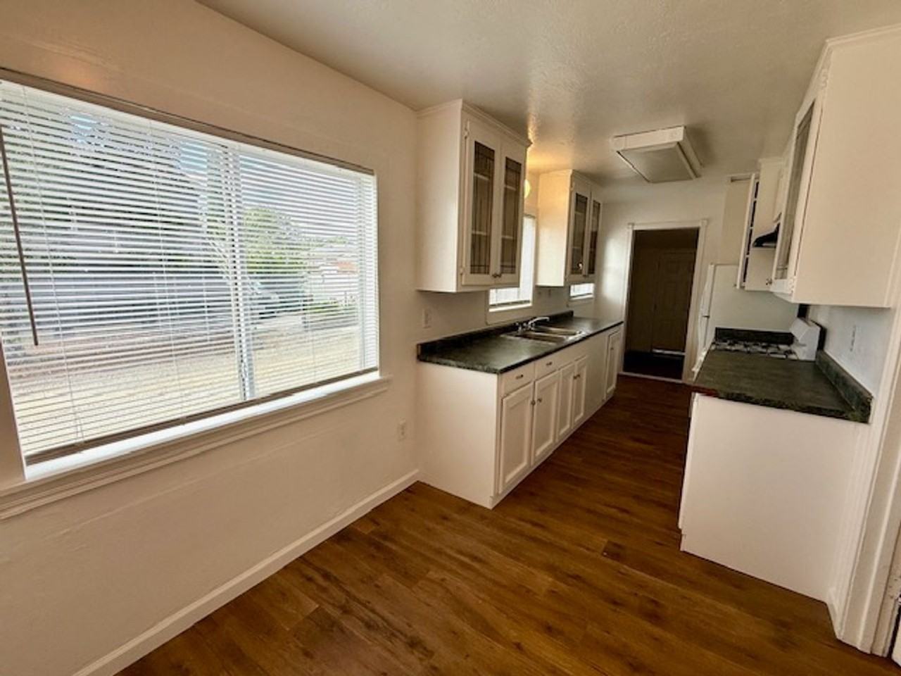 619 N Plumas St - Photo 3 of 15