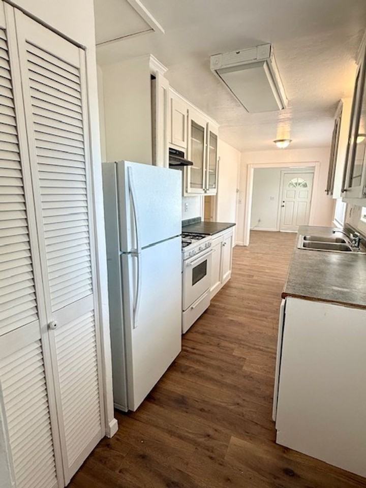 619 N Plumas St - Photo 4 of 15