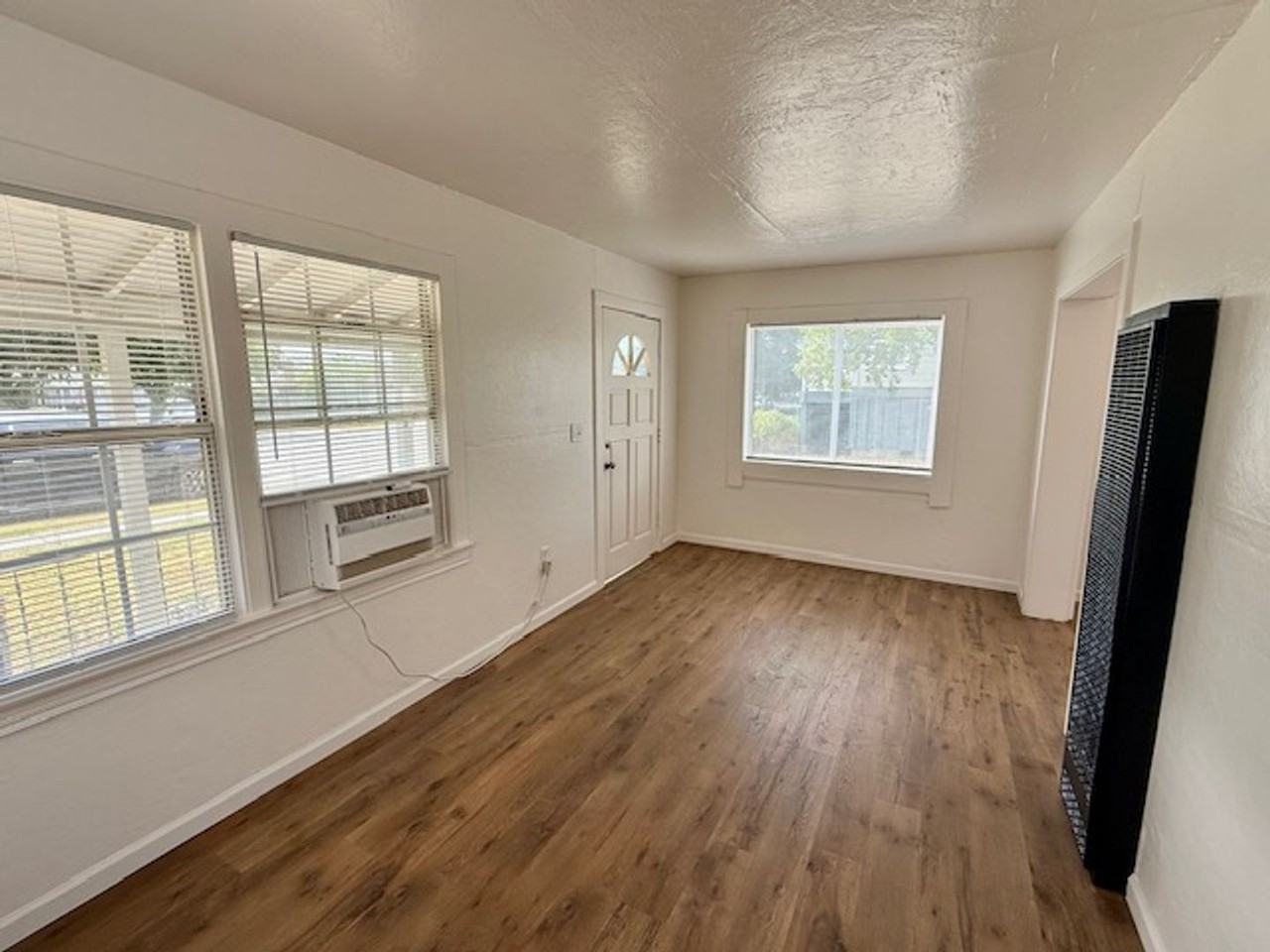 619 N Plumas St - Photo 6 of 15