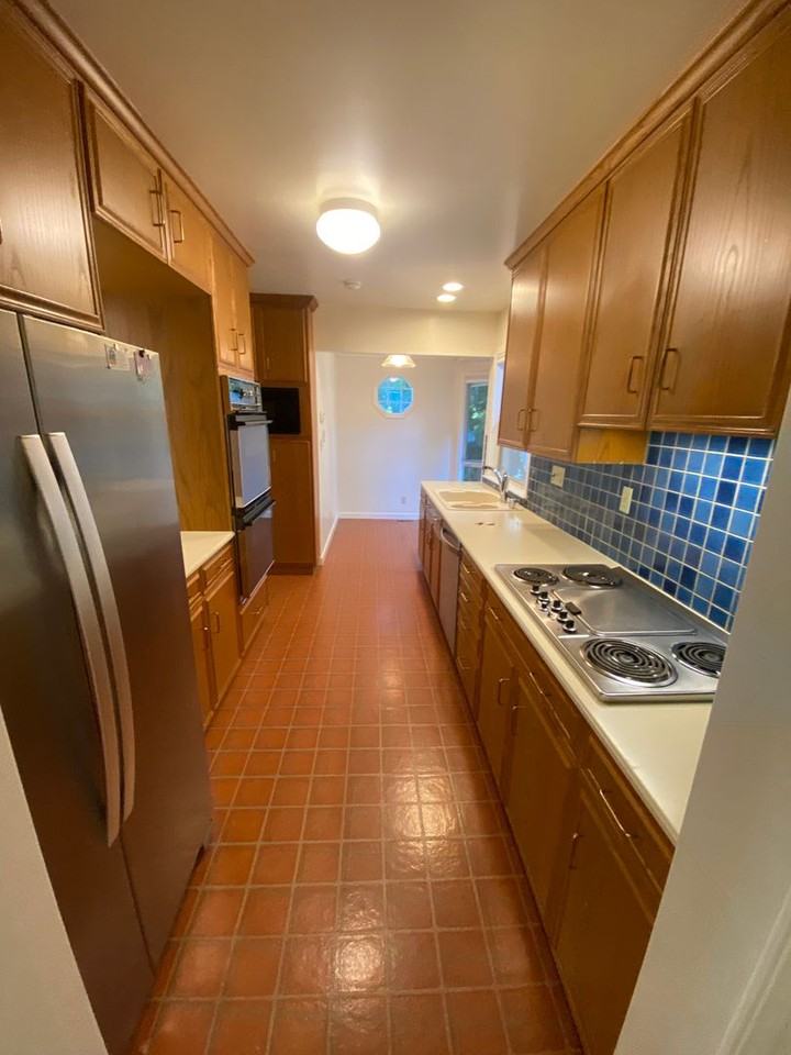 242 Stanford Ave - Photo 4 of 17