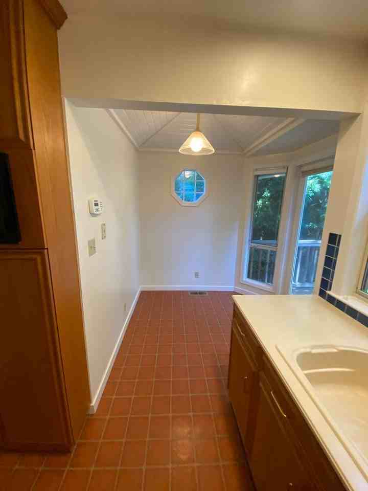 242 Stanford Ave - Photo 5 of 17