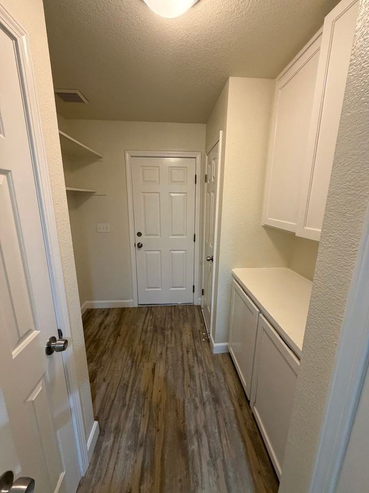 5111 W Fremont Ave - Photo 5 of 12