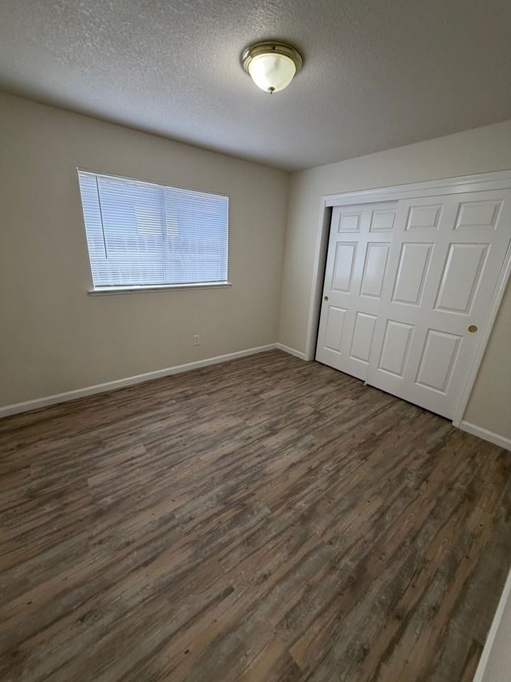 5111 W Fremont Ave - Photo 7 of 12