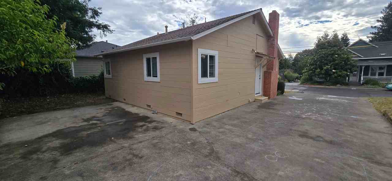 778 Litchfield Ave - Photo 2 of 11
