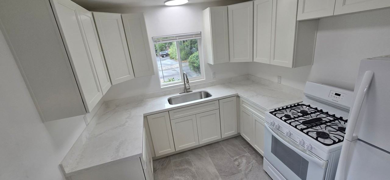 778 Litchfield Ave - Photo 4 of 11