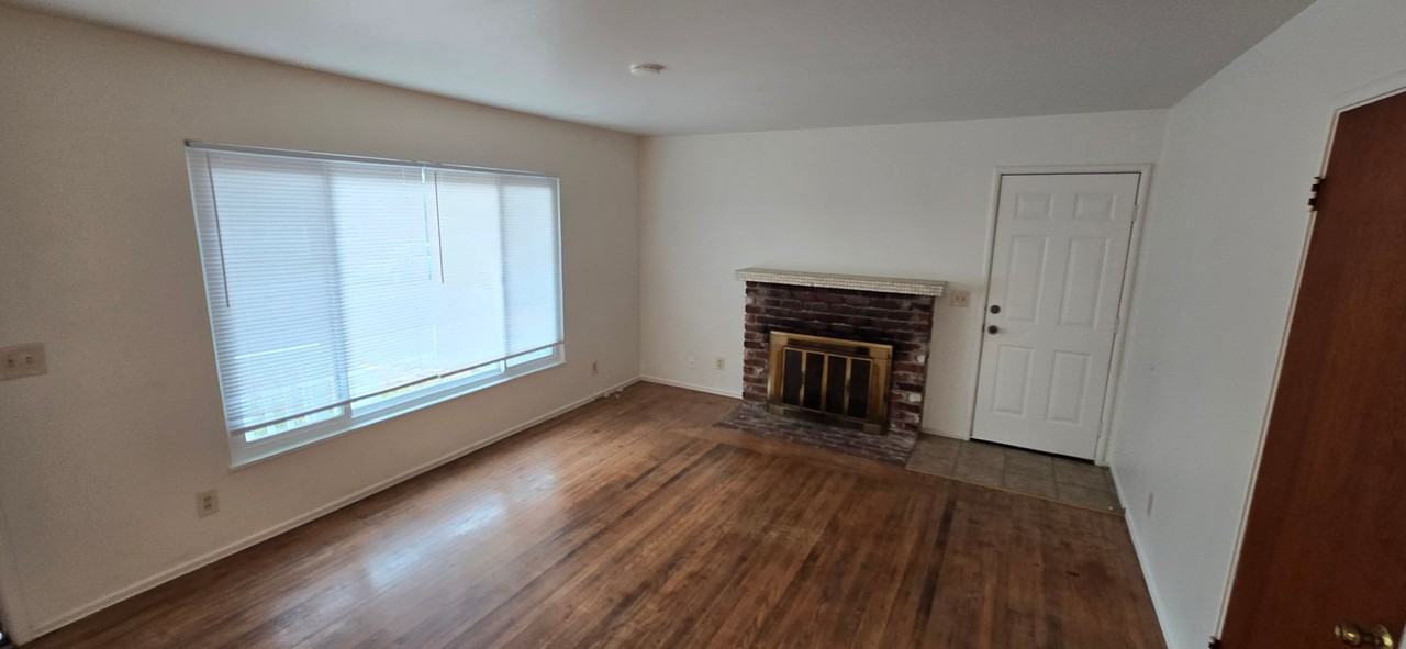 778 Litchfield Ave - Photo 5 of 11