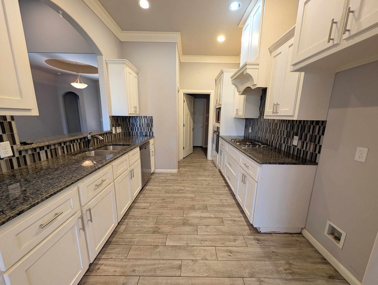 2349 Santa Monica St - Photo 6 of 19