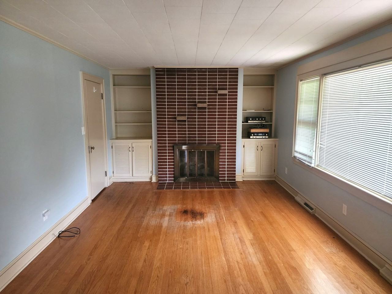 571 Lovers Ln - Photo 3 of 10