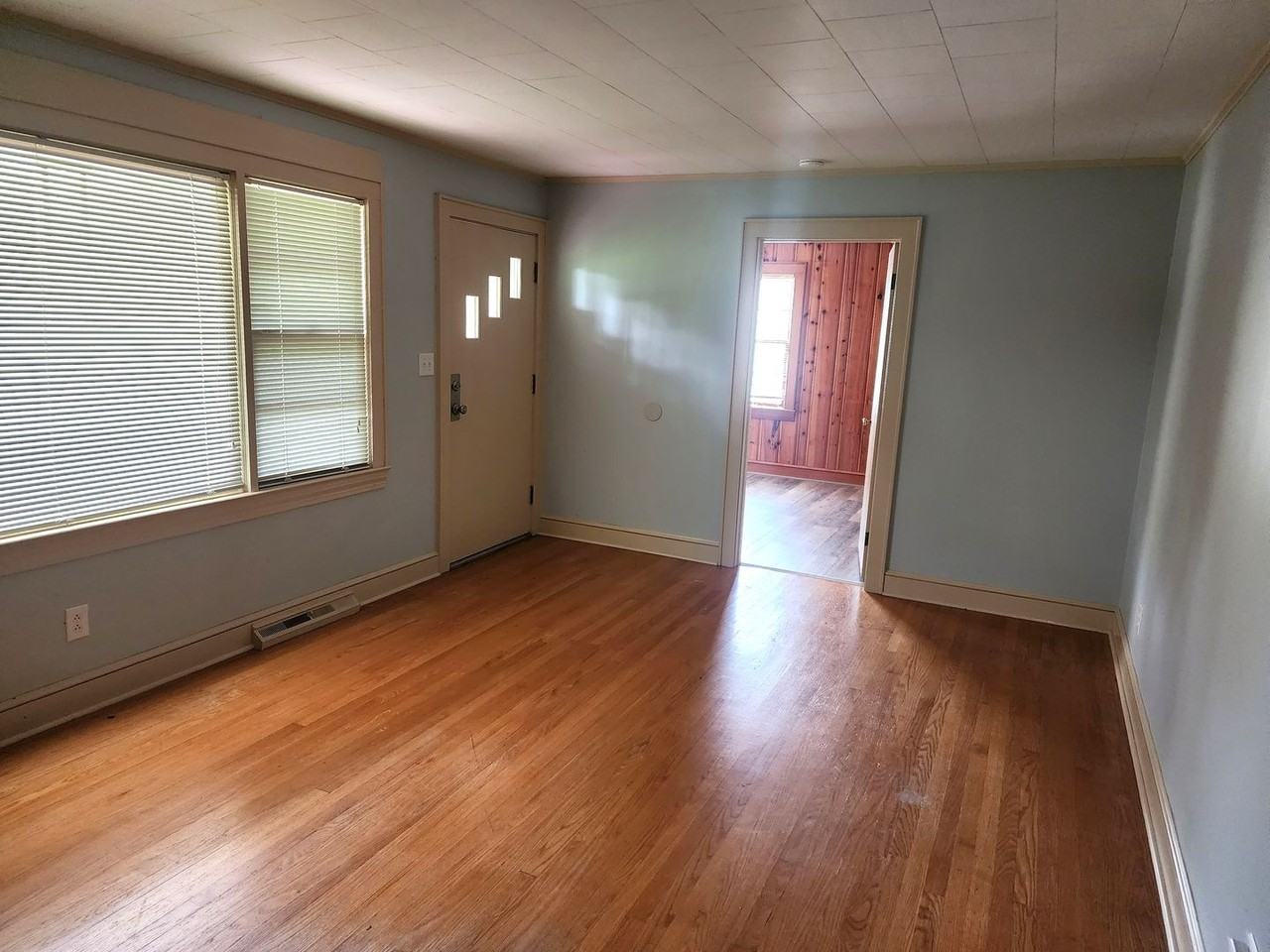 571 Lovers Ln - Photo 4 of 10