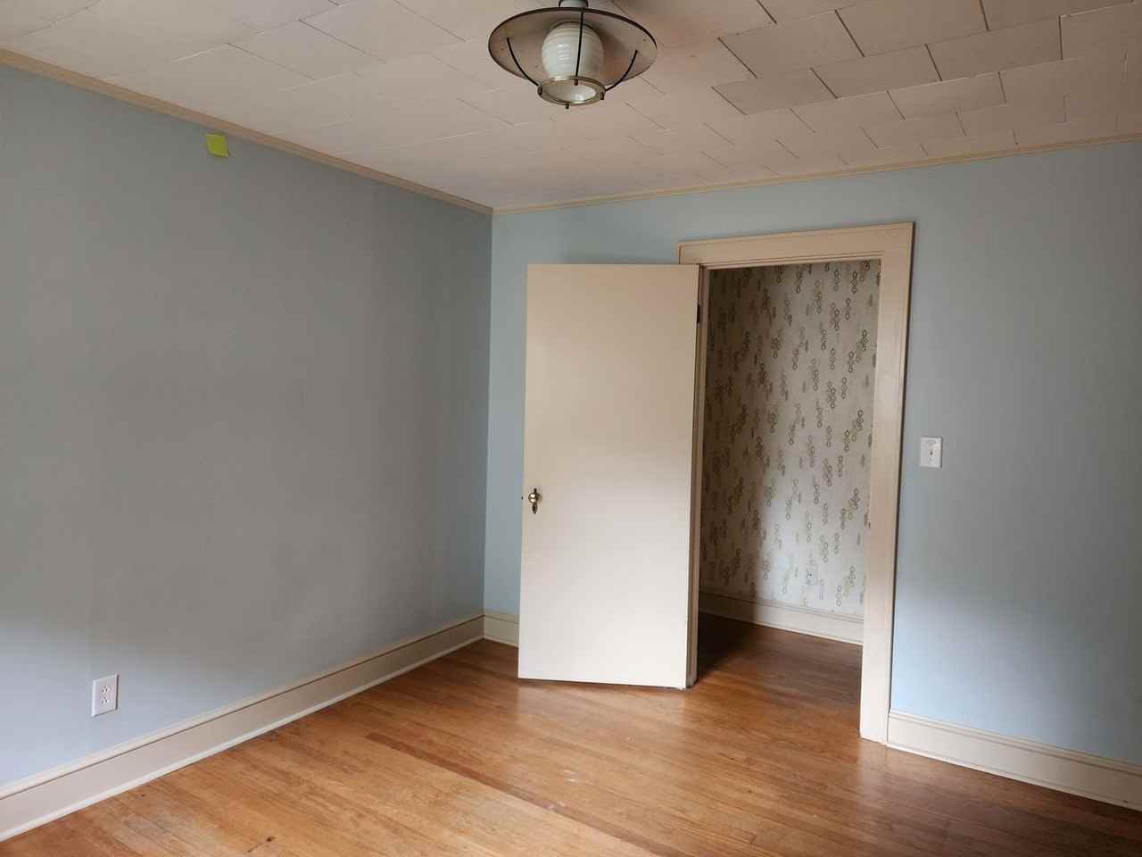 571 Lovers Ln - Photo 6 of 10