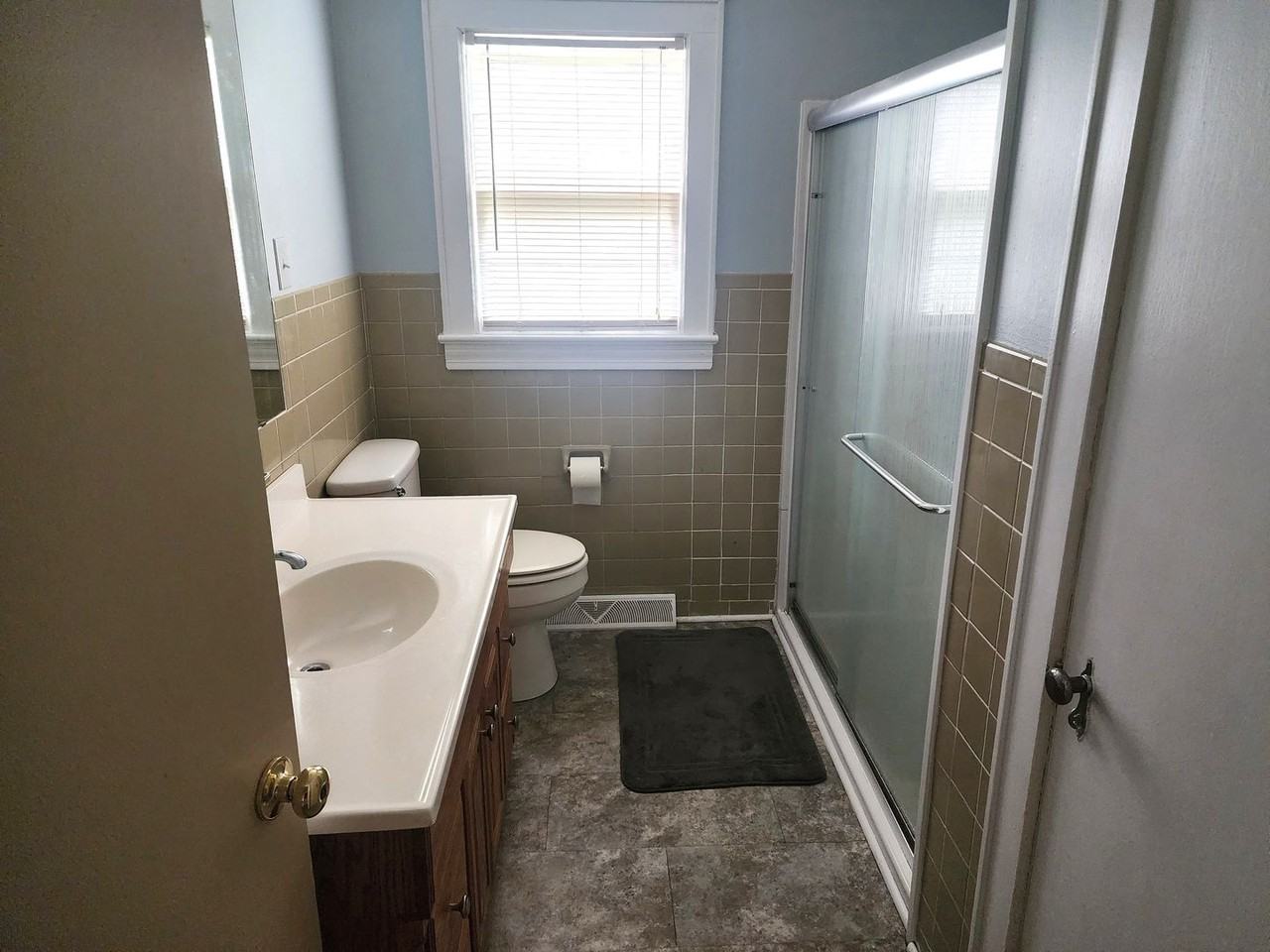 571 Lovers Ln - Photo 7 of 10