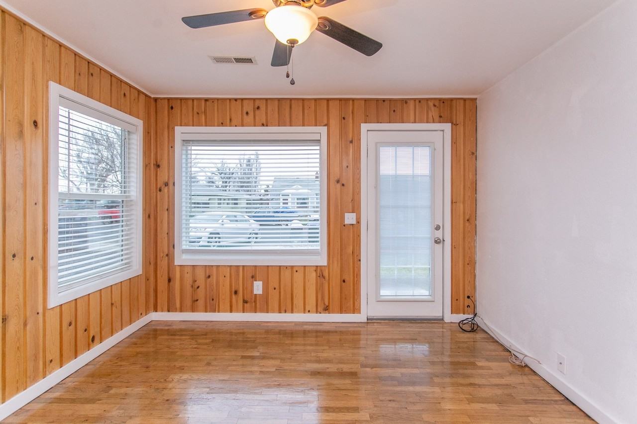 724 S Margaret St - Photo 2 of 12