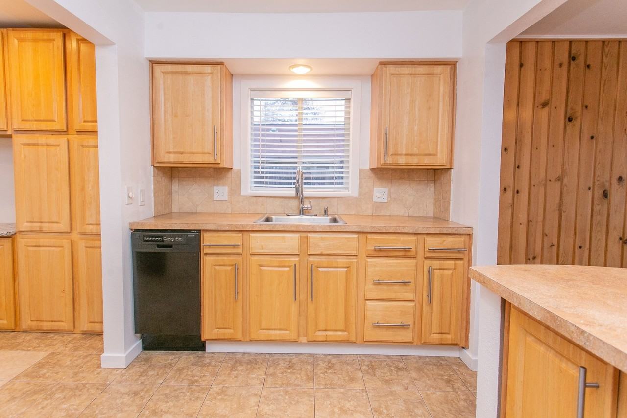 724 S Margaret St - Photo 5 of 12