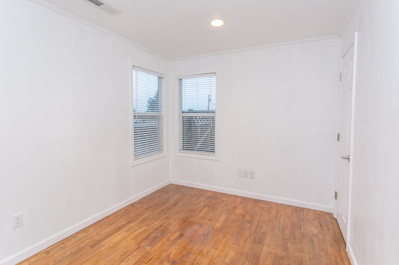 724 S Margaret St - Photo 7 of 12