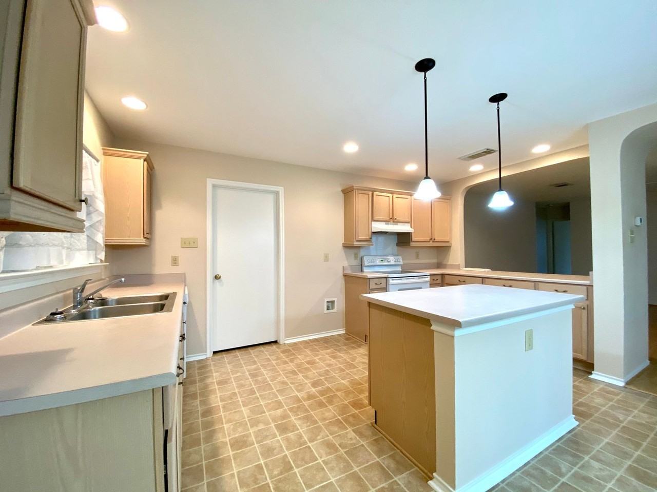 10038 Silverbrook Pl - Photo 2 of 15