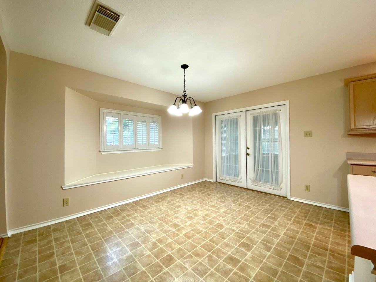 10038 Silverbrook Pl - Photo 4 of 15