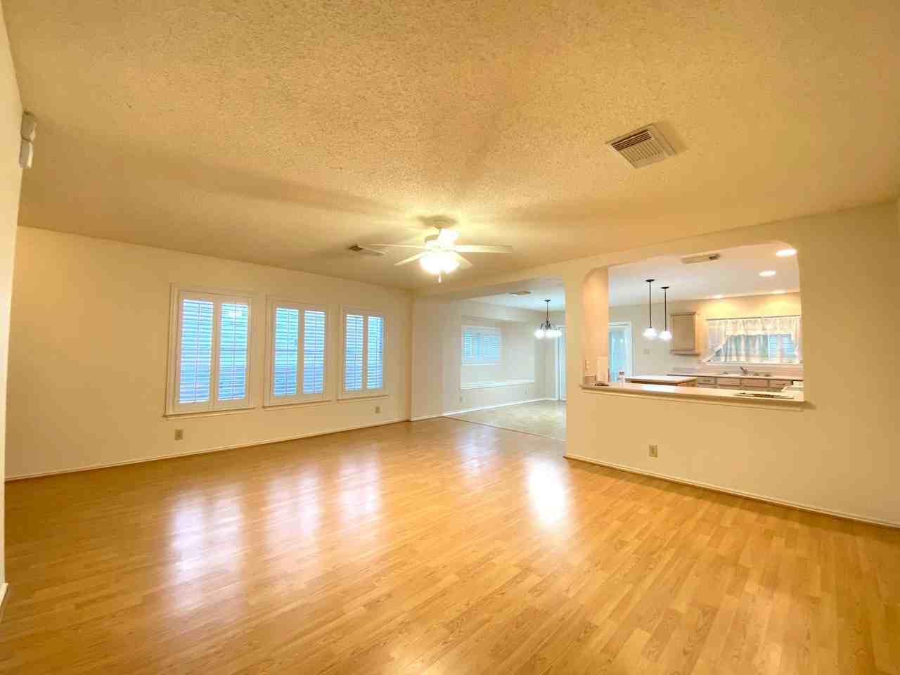 10038 Silverbrook Pl - Photo 6 of 15