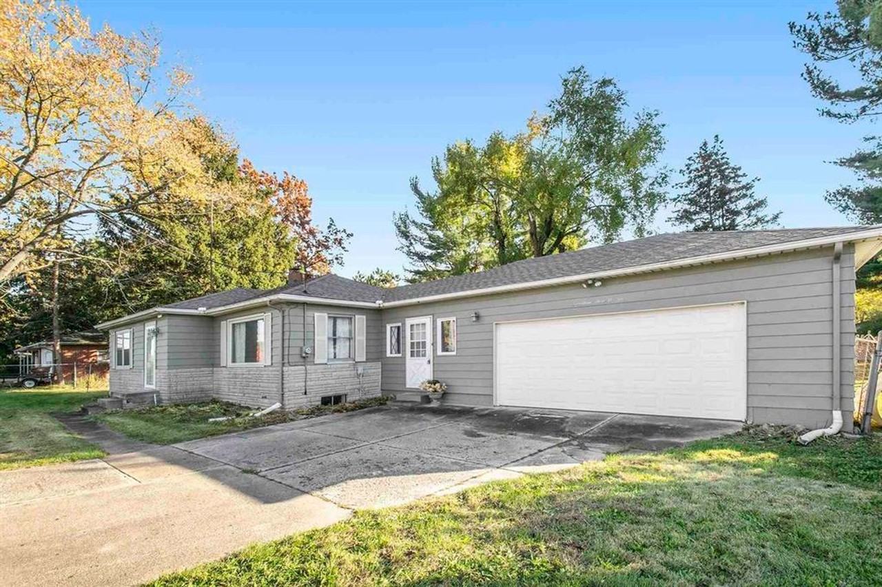 17306 Douglas Rd - Photo 3 of 26