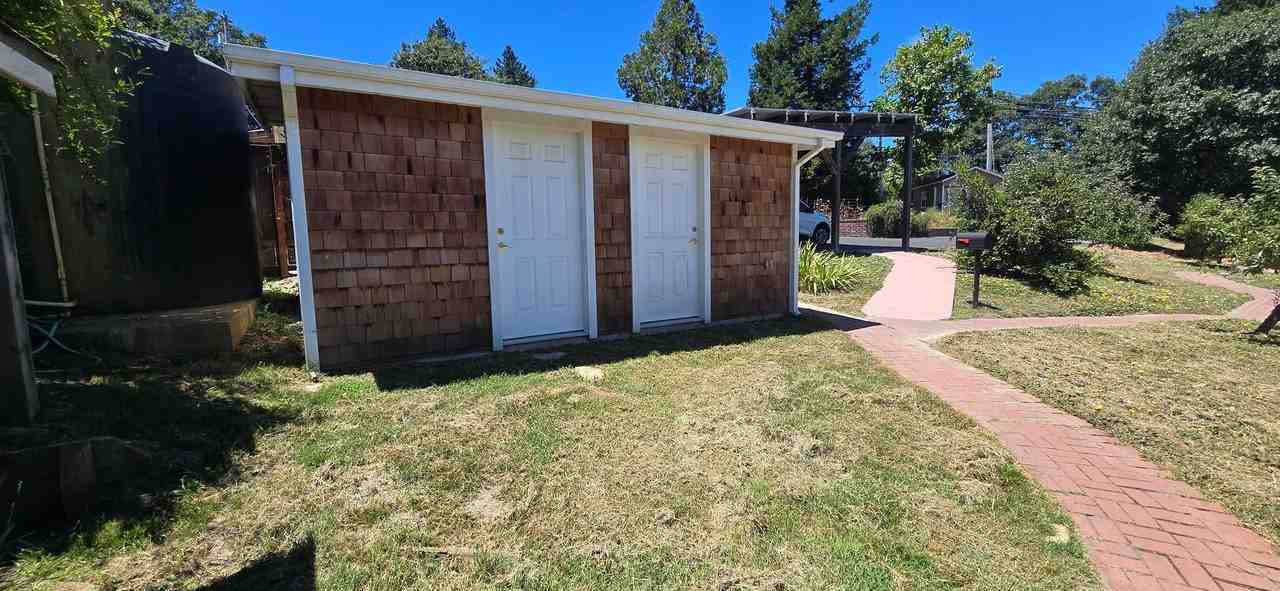 105 Watertrough Rd - Photo 4 of 21