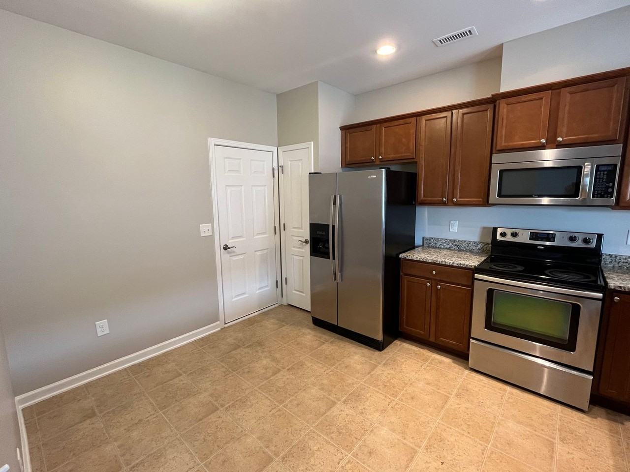 8206 Yaxley Hall Dr - Photo 3 of 34