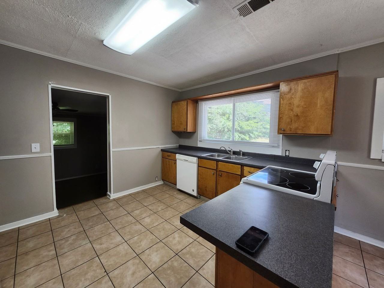 2081 Mae Dell Rd - Photo 3 of 23